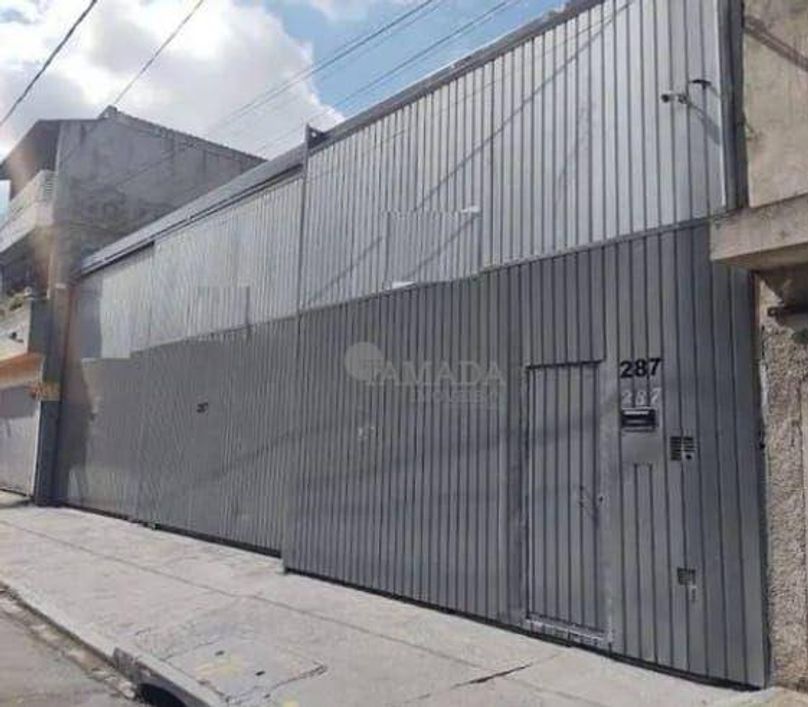 Galpão com 1500 metros esquina com a Avenida Aricanduva