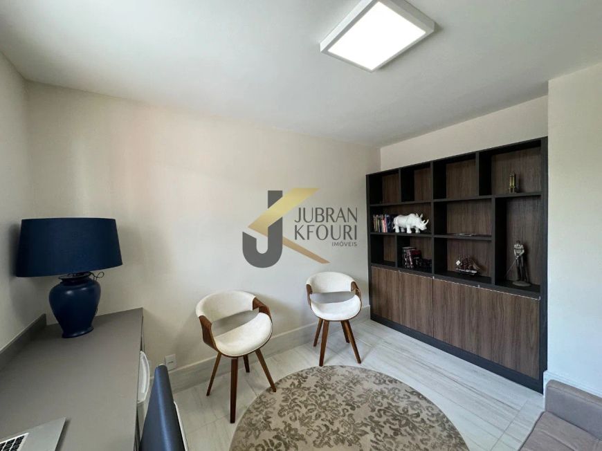 Casa à venda em condomínio no Alphaville Campinas, com 4 quartos (2 suítes) e garagem para 2 carros.