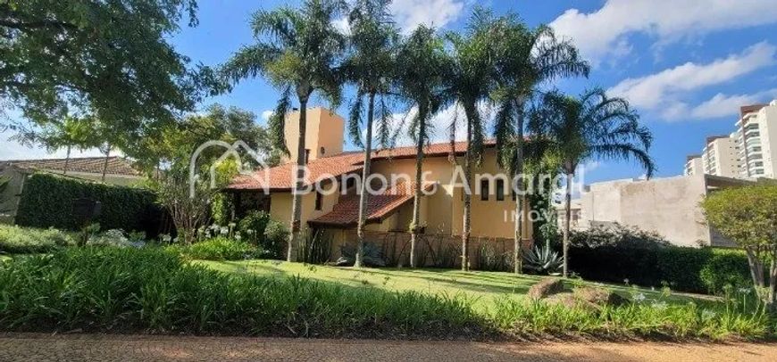 Casa de condomínio com 4 suítes à venda, 360 m²