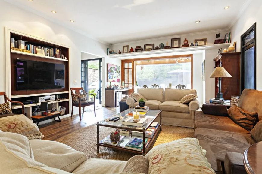 Casa térrea com ambientes planejados