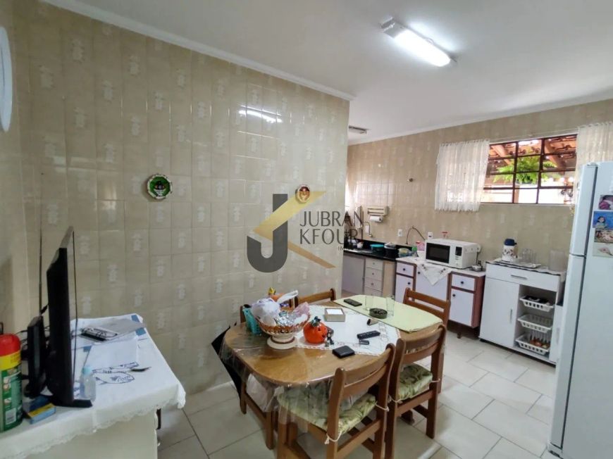 Casa à venda no Jardim Leonor - Campinas, com 2 dormitórios (1 suíte) e 2 garagens.