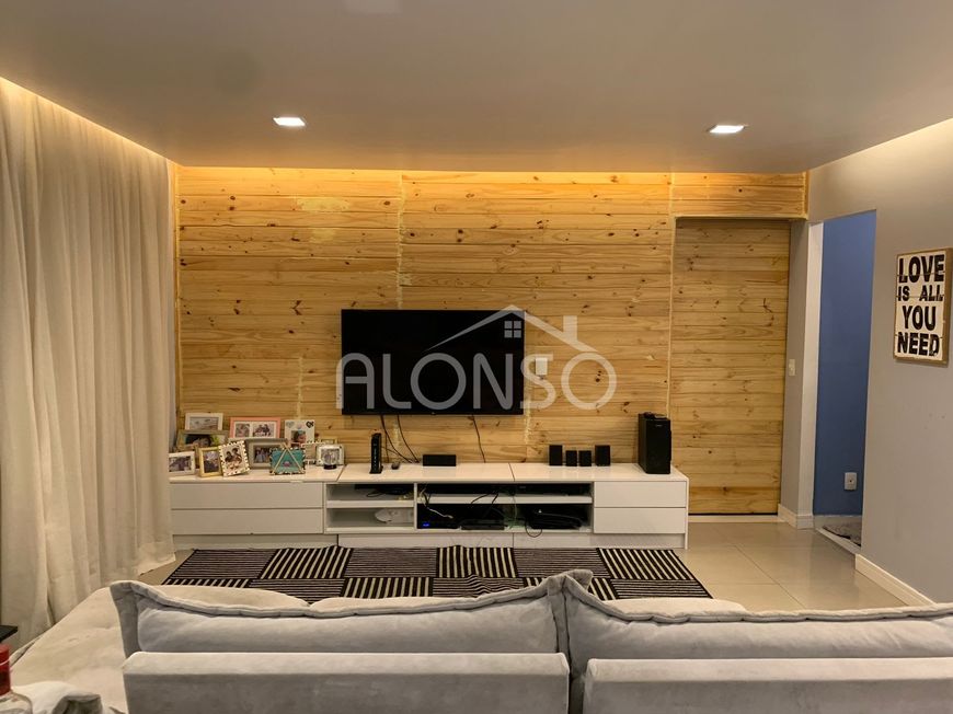 Apartamento para venda tem 135 metros quadrados com 3 quartos