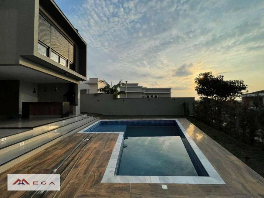 Casa com 3 suítes, 375 m² por R$ 3.150.000